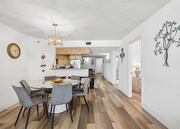 Oceanfront With Two King Beds At Palms Apartment *