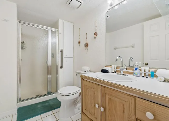 Oceanfront With Two King Beds At Palms Apartment
